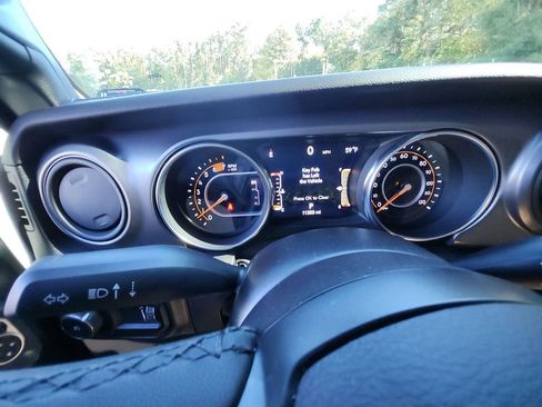 Used 2023 Jeep Wrangler Sport S image 16