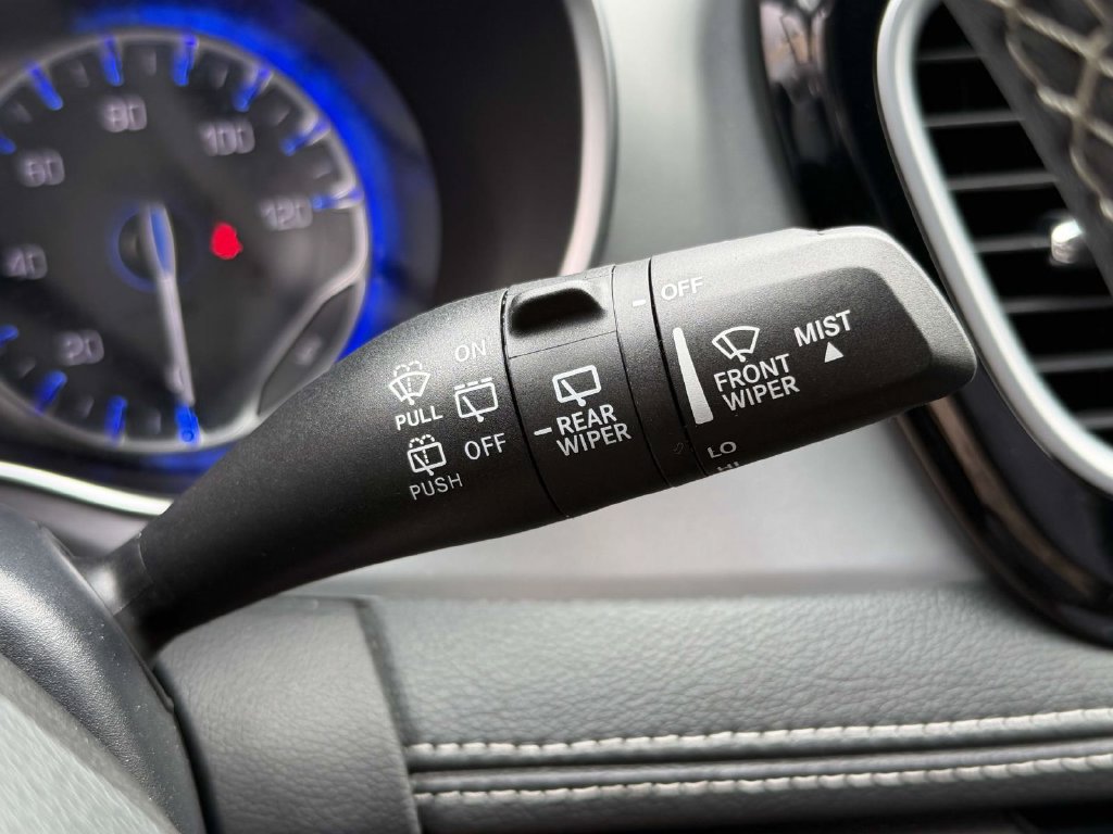 Used 2025 Chrysler Pacifica Limited FWD image 26