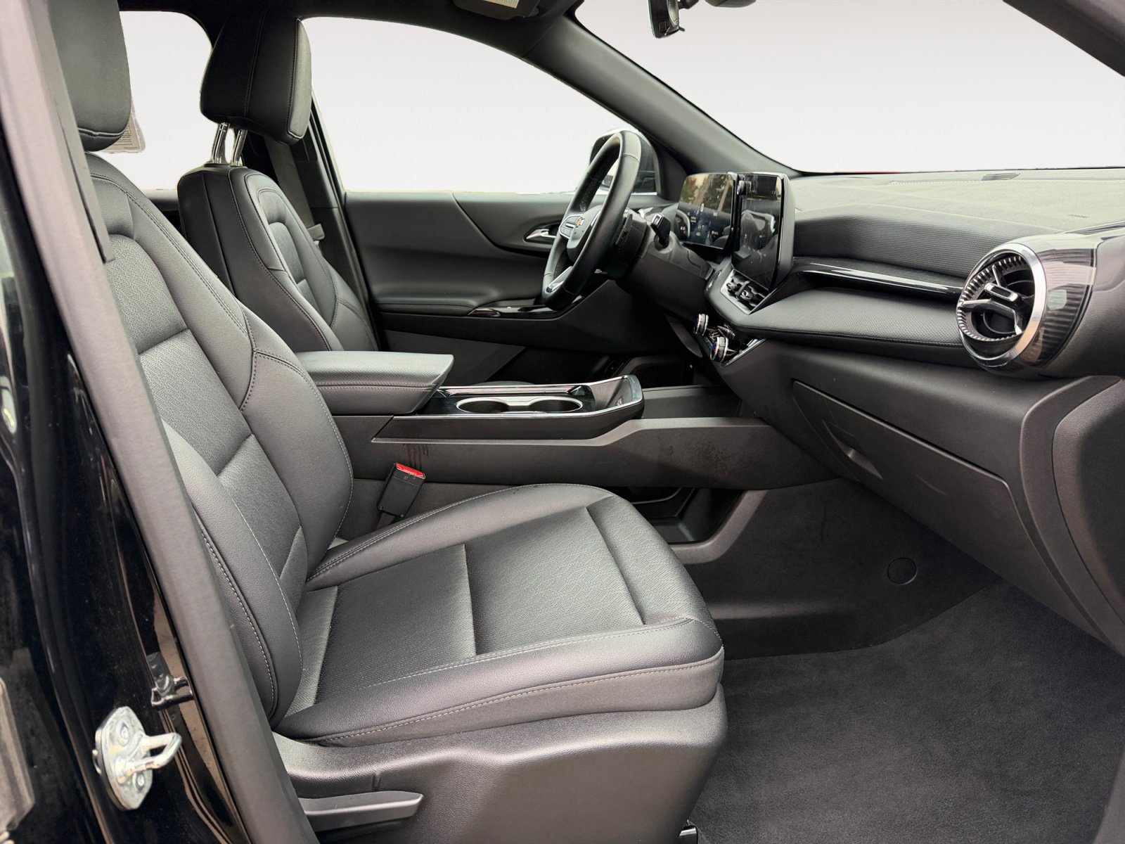 Used 2025 Chevrolet Equinox LT w/ Convenience Package II FWD image 15