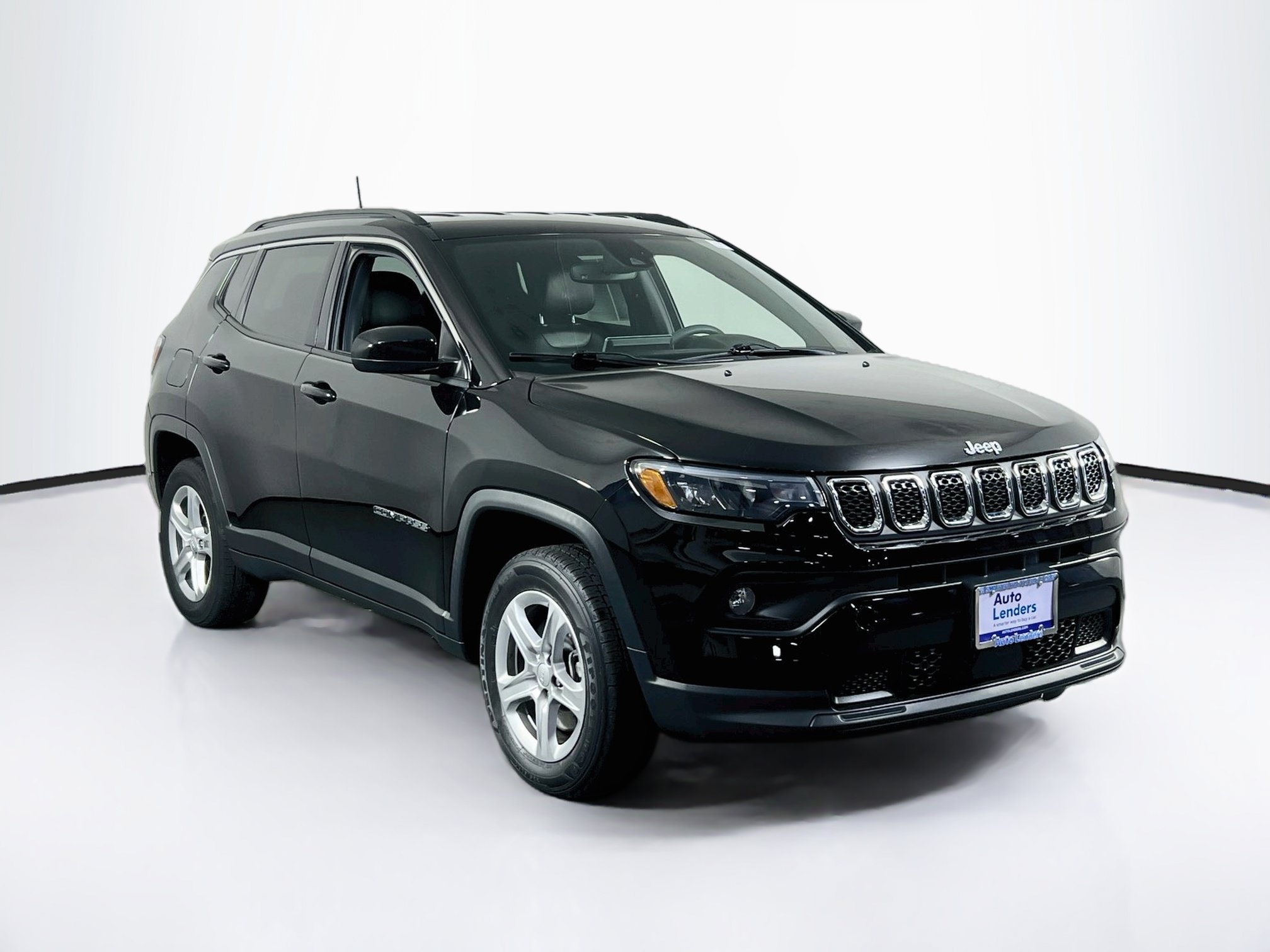 Used 2023 Jeep Compass Latitude w/ Convenience Group AWD/4WD image 3