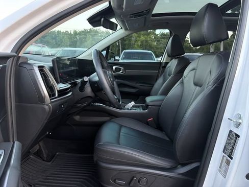 Used 2024 Kia Sorento S w/ Panoramic Sunroof Package FWD image 11