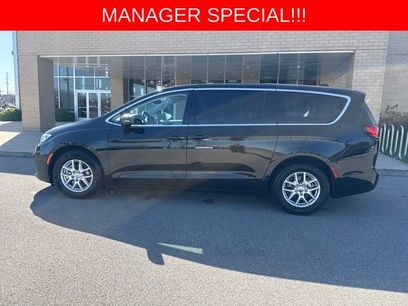Used 2023 Chrysler Pacifica Touring-L
