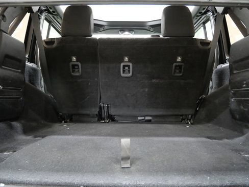 Used 2018 Jeep Wrangler Unlimited Sport image 27