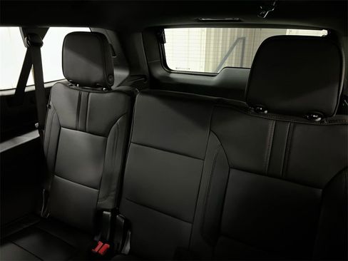 Used 2025 Chevrolet Suburban RST w/ Comfort Package image 30