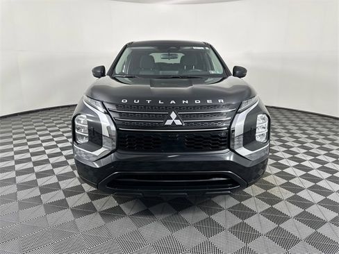 Used 2022 Mitsubishi Outlander ES image 13