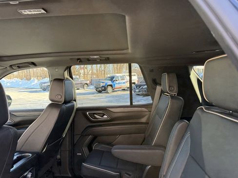 Used 2023 GMC Yukon SLT w/ SLT Luxury Package image 8