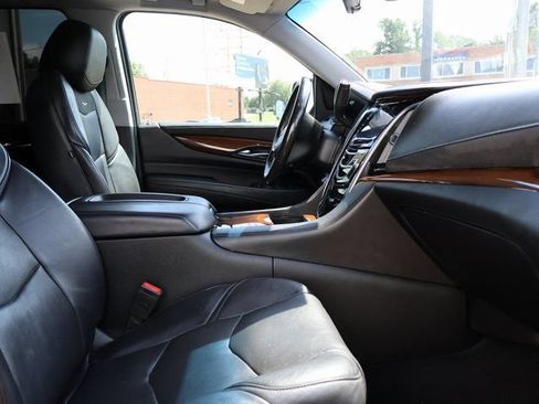 Certified 2019 Cadillac Escalade Luxury RWD image 8