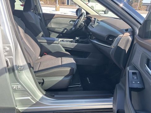 Used 2021 Nissan Rogue SV image 29