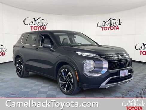 Used 2024 Mitsubishi Outlander SE image 1