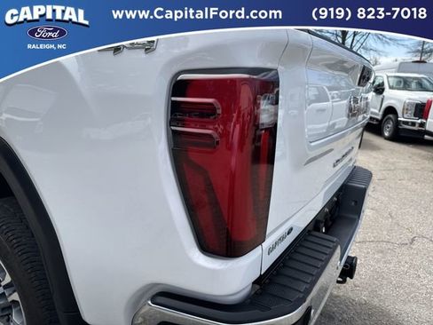 Used 2024 GMC Sierra 2500 SLT w/ SLT Premium Package image 15