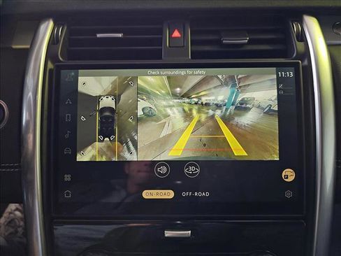 New 2024 Land Rover Discovery Dynamic SE image 24