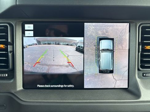 Used 2024 Ford Bronco Badlands image 28