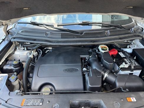 Used 2017 Ford Explorer XLT image 4