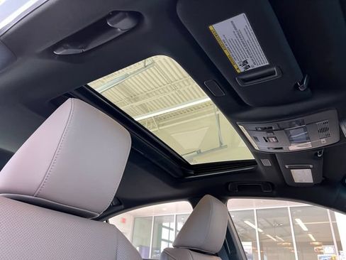 Used 2025 Lexus ES 350 w/ Premium Package FWD image 54