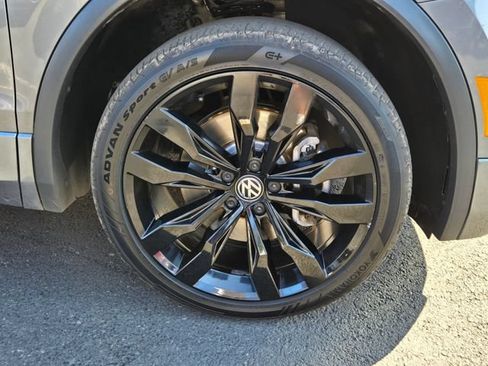 Used 2021 Volkswagen Tiguan SE R-Line AWD/4WD image 9