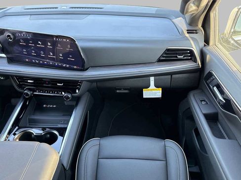 New 2026 Chevrolet Suburban Premier image 11