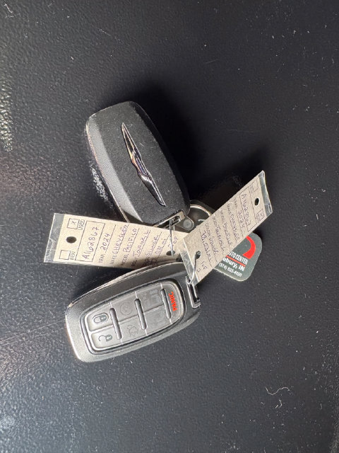 Used 2024 Chrysler Pacifica Touring-L FWD image 32