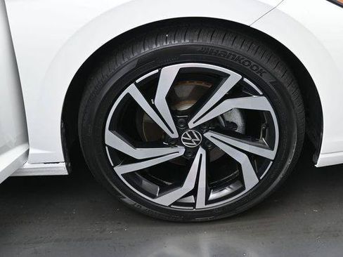 Used 2025 Volkswagen Jetta SEL FWD image 39