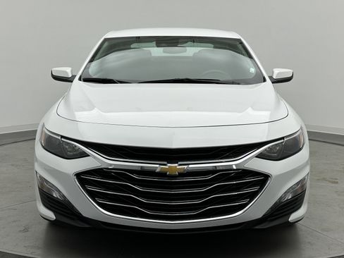 Used 2025 Chevrolet Malibu LT image 2