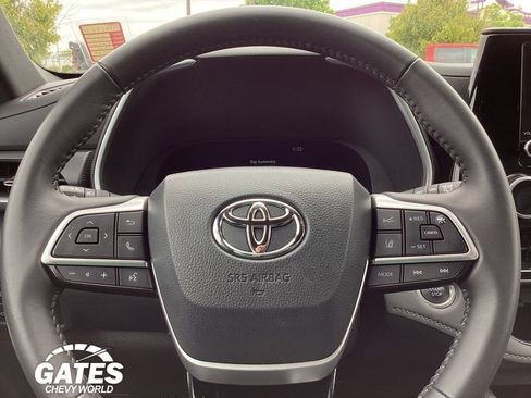 Used 2025 Toyota Highlander XSE AWD/4WD image 28