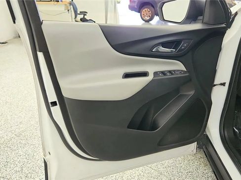 Used 2018 Chevrolet Equinox LS FWD image 31