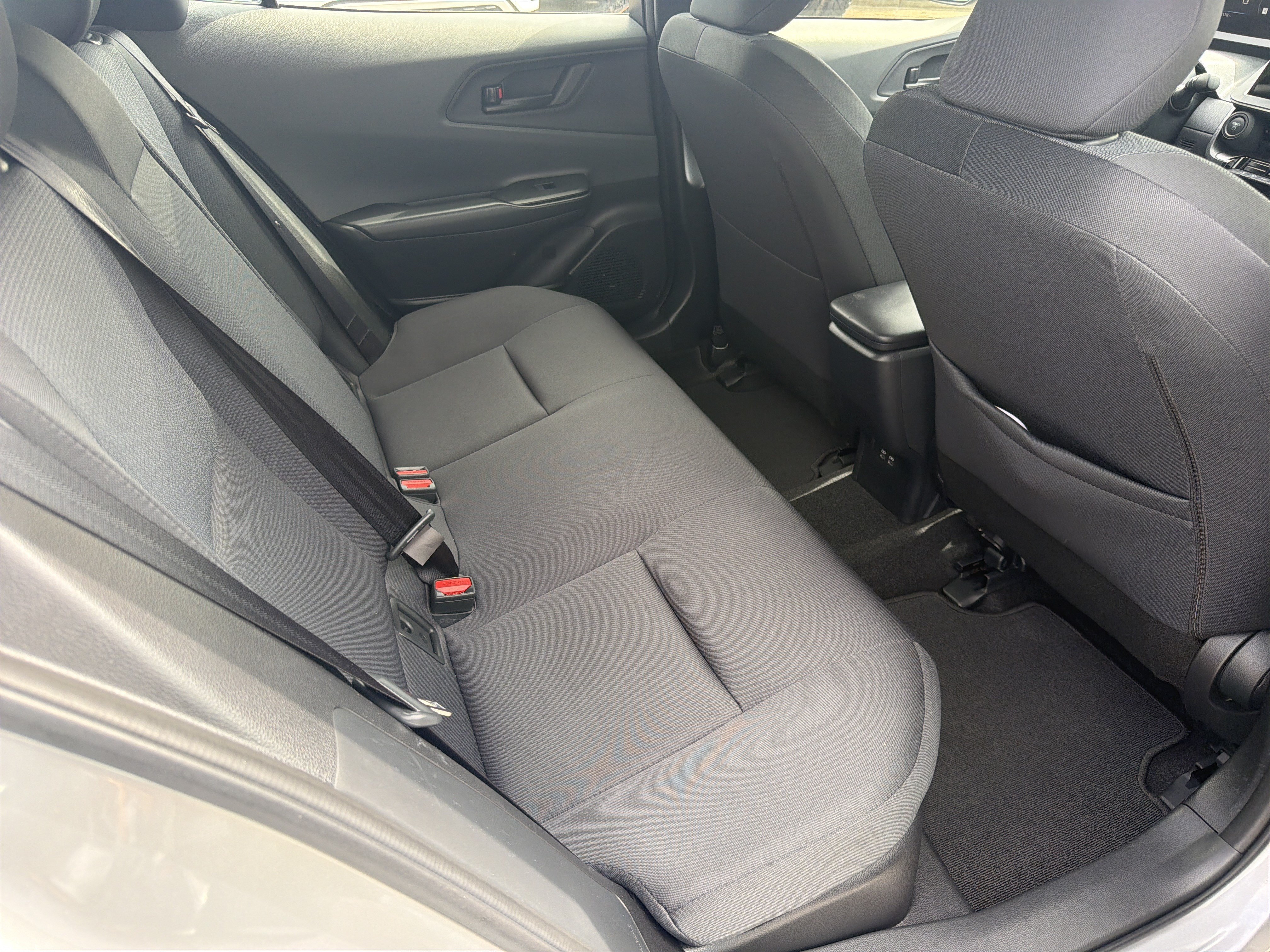 Certified 2025 Toyota Prius LE FWD image 26