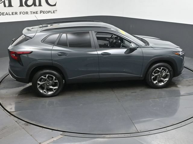Used 2025 Chevrolet Trax LT FWD image 40