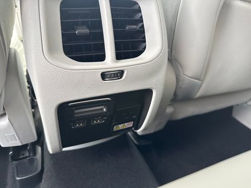 Used 2020 Jeep Cherokee Limited w/ Technology Group AWD/4WD image 32