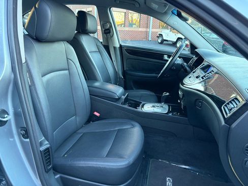 Used 2013 Hyundai Genesis 3.8 image 37