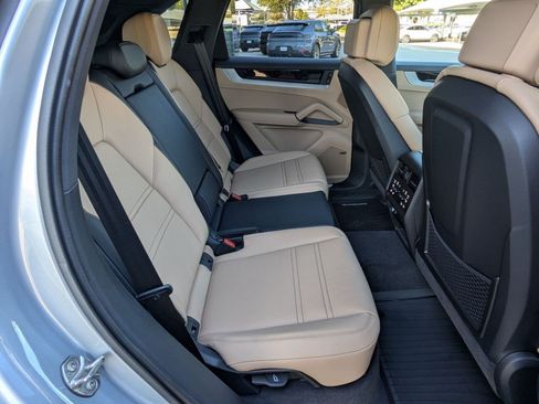 Certified 2026 Porsche Cayenne AWD/4WD image 23