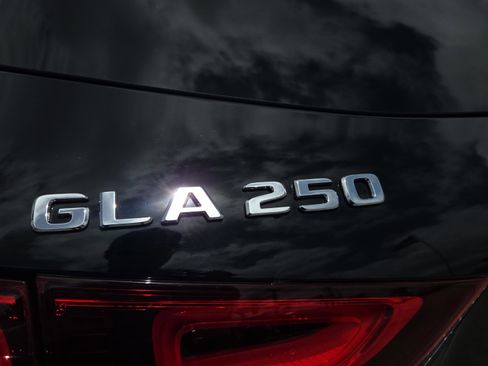 Certified 2023 Mercedes-Benz GLA 250 4MATIC image 36