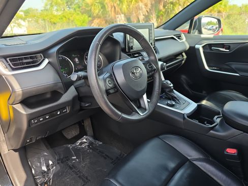 Used 2022 Toyota RAV4 SE w/ Convenience Package AWD/4WD image 15