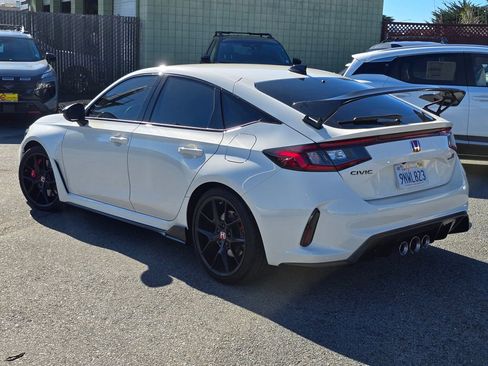 Used 2024 Honda Civic Type R image 3