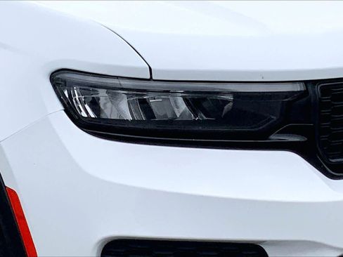 Used 2022 Jeep Grand Cherokee Altitude image 24