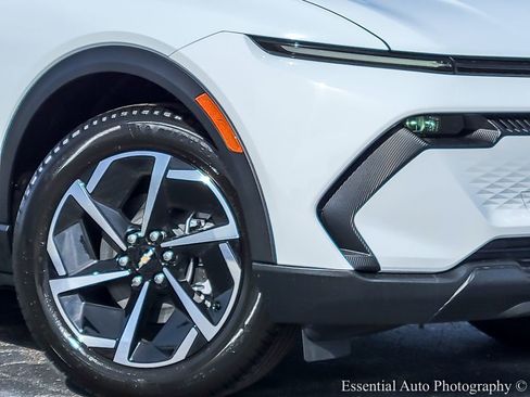 New 2026 Chevrolet Equinox EV LT FWD image 3