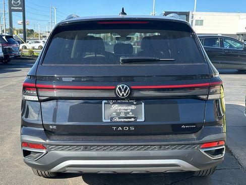 New 2025 Volkswagen Taos SE image 3