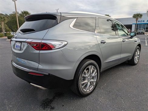 Used 2023 Buick Enclave Essence w/ Experience Buick Package image 4