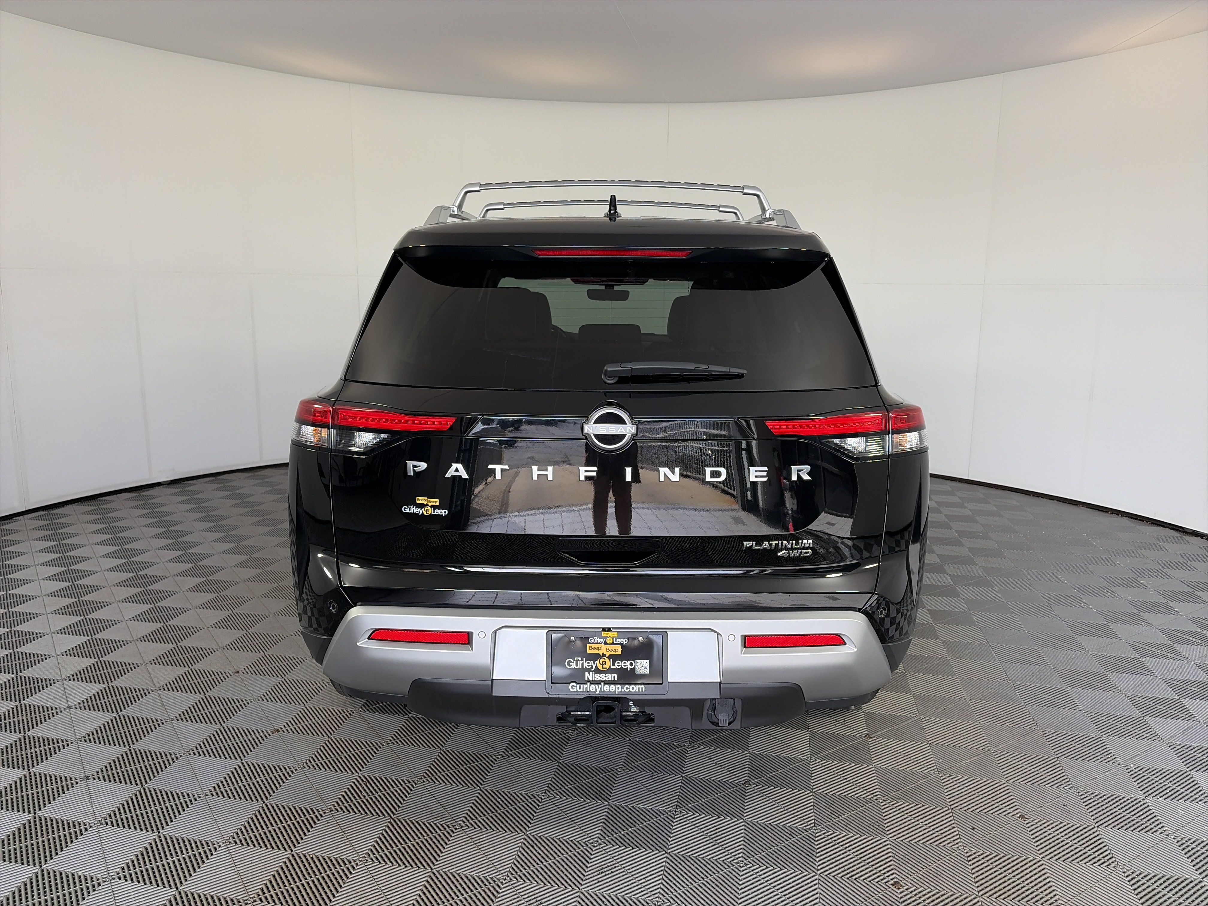Certified 2025 Nissan Pathfinder Platinum w/ Cargo Package AWD/4WD image 9
