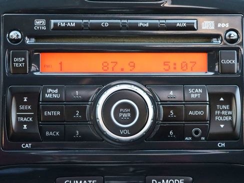 Used 2012 Nissan Juke SV image 31