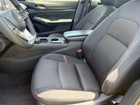 Used 2025 Nissan Altima 2.5 SV FWD image 19