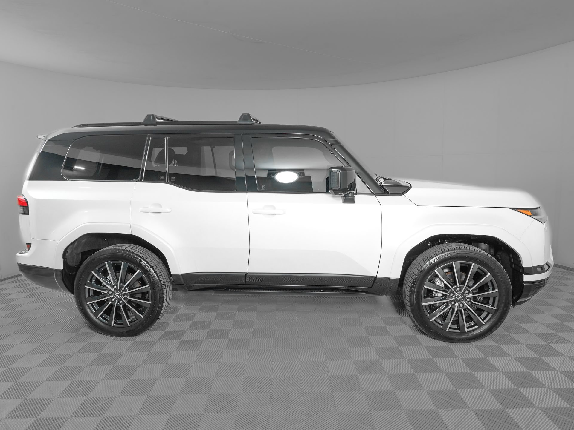 Used 2024 Lexus GX 550 w/ Accessory Package (2T) AWD/4WD image 4