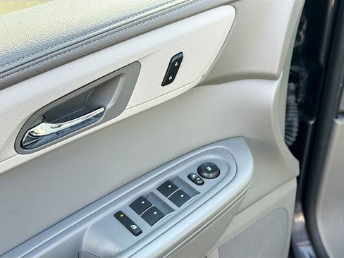 Used 2014 Chevrolet Traverse LT image 9