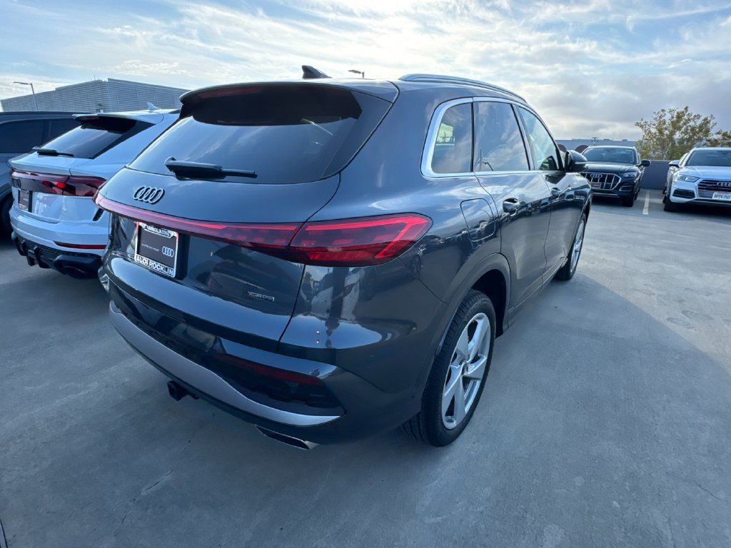 Certified 2025 Audi Q5 Premium AWD/4WD image 4