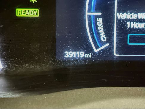 Used 2025 Toyota Camry SE FWD image 19