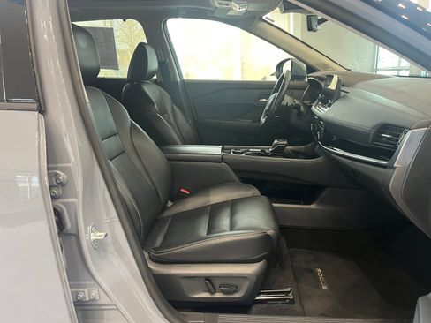 Used 2023 Nissan Rogue SL w/ SL Premium Package image 20