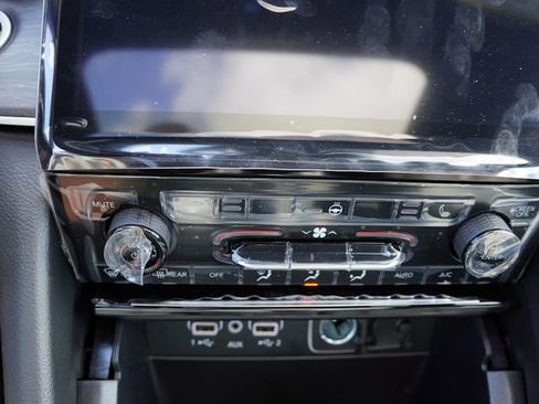 New 2025 Jeep Grand Cherokee Limited w/ Black Appearance Package image 14