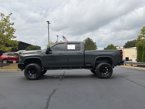Used 2025 Chevrolet Silverado 2500 LT w/ Trail Boss Package AWD/4WD image 13