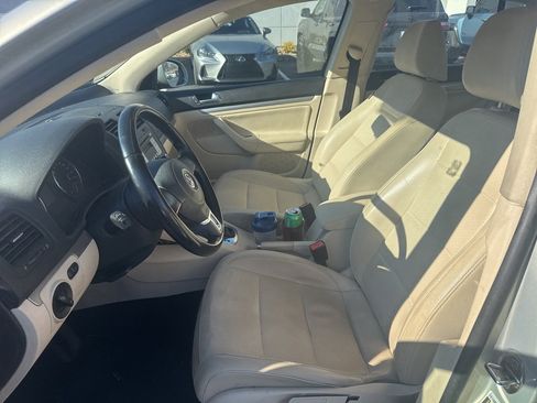 Used 2010 Volkswagen Jetta Limited Edition image 7