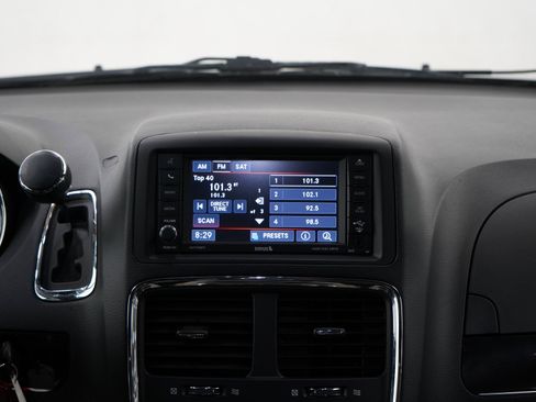 Used 2020 Dodge Grand Caravan SXT w/ Driver Convenience Group FWD image 16