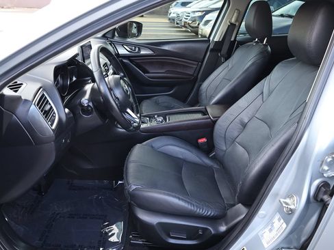 Used 2018 MAZDA MAZDA3 Grand Touring FWD image 11